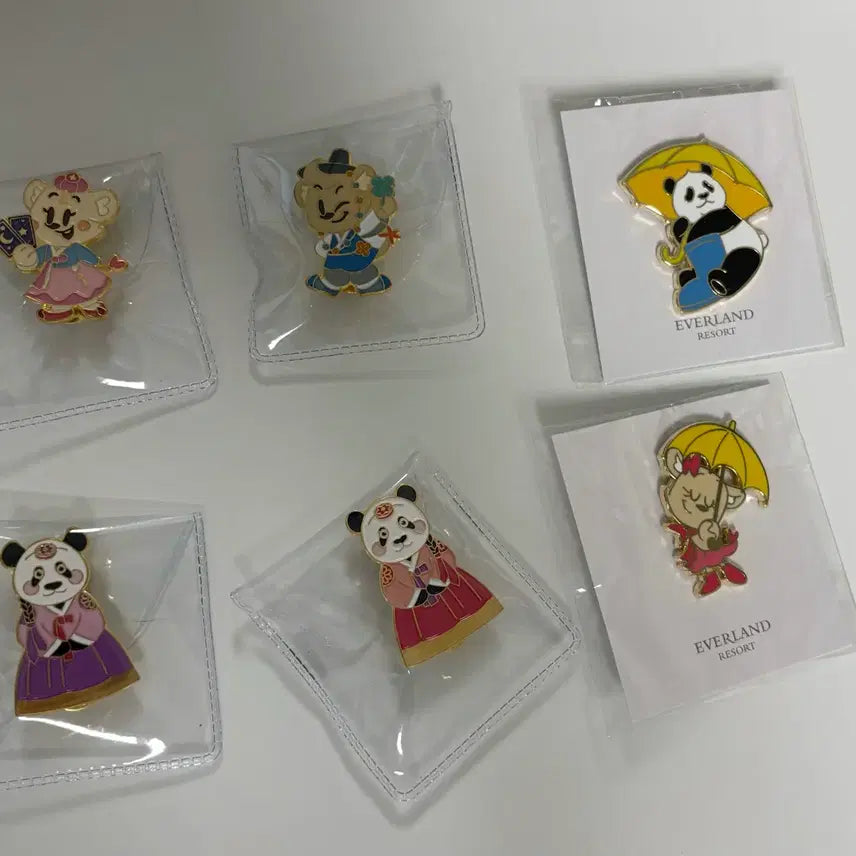 [BUNJANG] Fu Bao Rain Day Fortune Badge Bundle Set / 푸바오 레인데이 포춘 뱃지 일괄판매