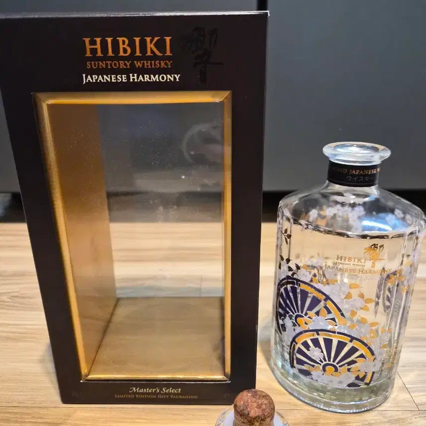 [BUNJANG] Hibiki Japanese Harmony Masters Select Whiskey Empty Bottle / 히비키 재패니즈 하모니 마스터즈 셀렉트 위스키 공병입니다