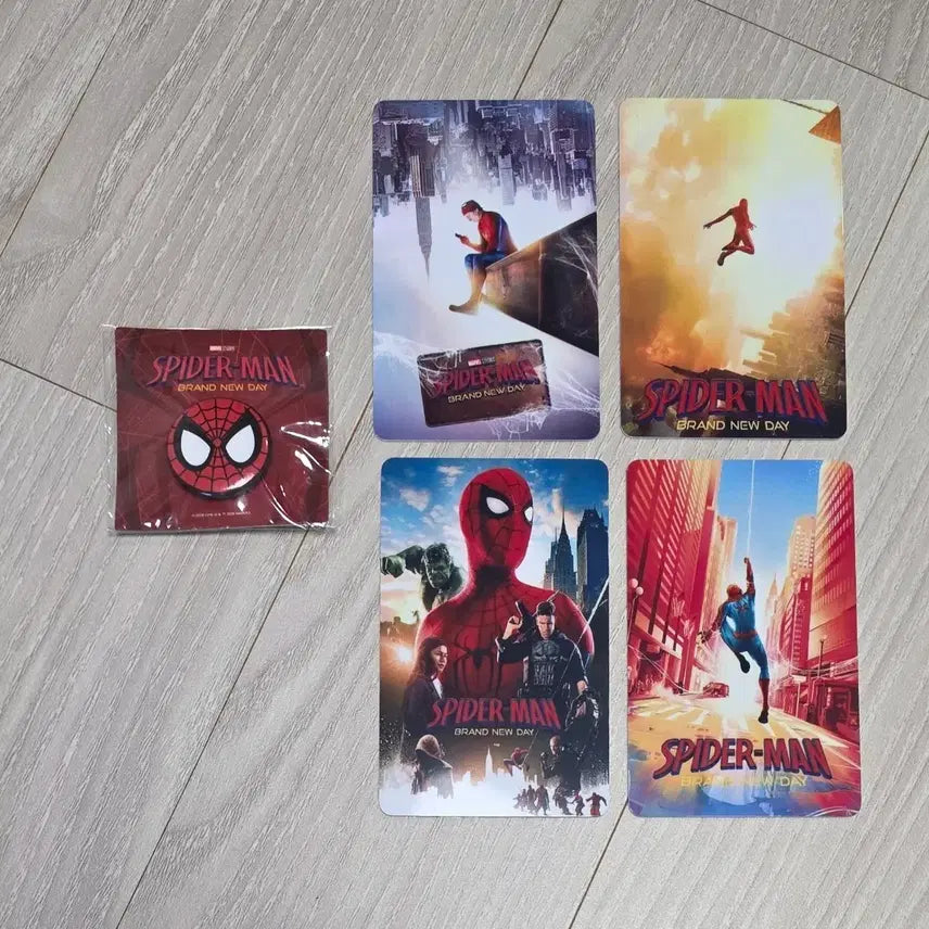 [BUNJANG] Spider-Man Pin Badge + 4 Photocards / 스파이더맨 핀뱃지 + 포토티켓 4장