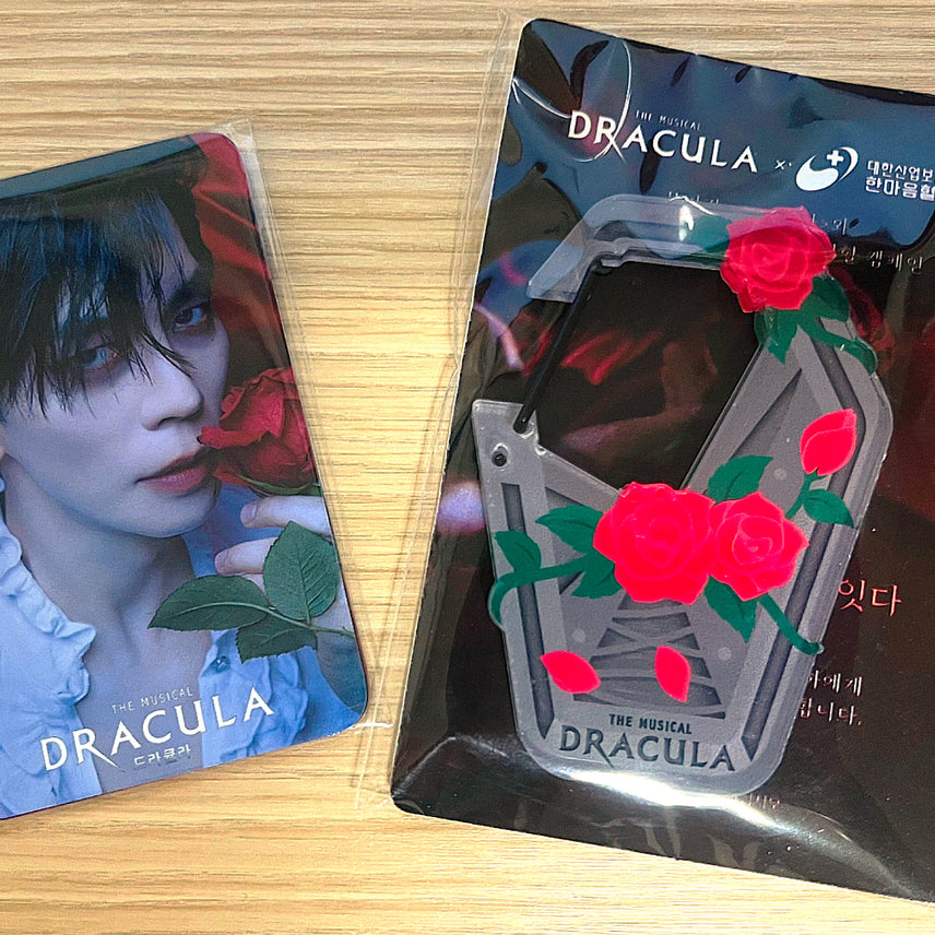 [BUNJANG] Dracula: The Musical Blood Donation Goods Photocard Set + Carabiner / 뮤지컬 드라큘 헌혈  굿즈 (포토카드 세트 + 카라비너) 미개봉 세트