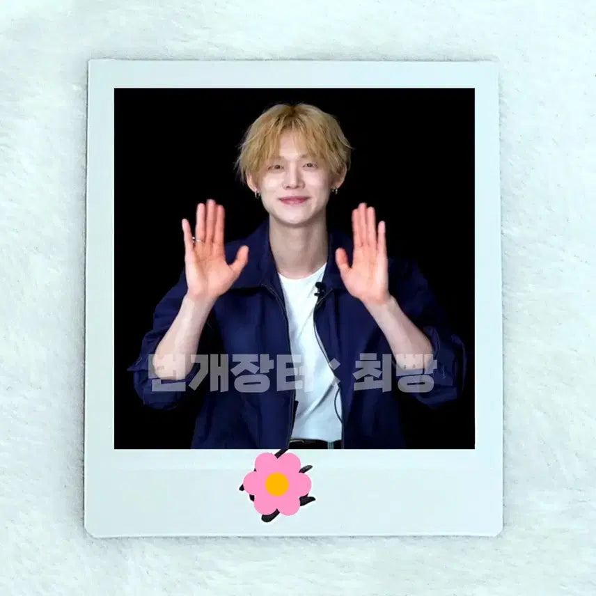 [BUNJANG] TXT Yeonjun NO LABELS PART 2 NLP2 Signed Polaroid / 투모로우바이투게더 투바투 연준 TXT YEONJUN NO LABELS PART02 NLP2 친필사인 친필 싸인 폴라로이드 폴라 싸폴 signed polaroid 양도 판매 sell