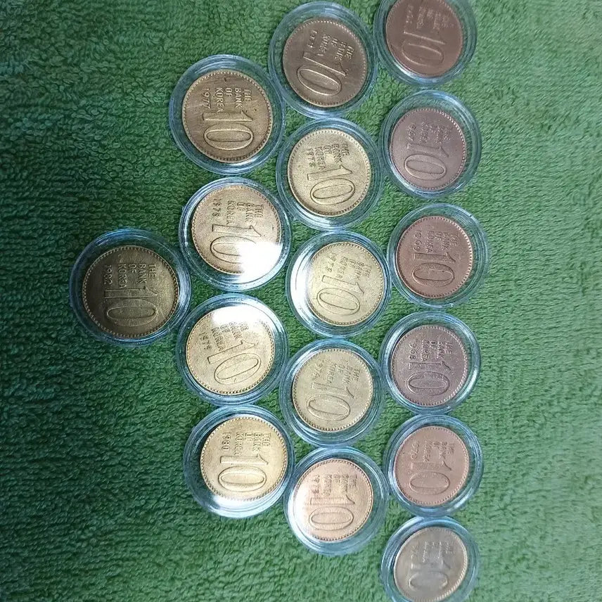 [BUNJANG] 1966-1982 Collection Set of 16 x 10 Won Coins / 10원 구동전 1966~82년 16개 컬렉션모음 특판매