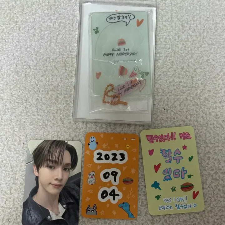 [BUNJANG] RIIZE Sungchan 1st Anniversary DIY Photocard Stand (Sealed) &amp; Photocard Bundle Set / 라이즈 성찬 1주년 DIY 포토카드 스탠드 미개봉 + 1주년 포토카드 일괄 양도
