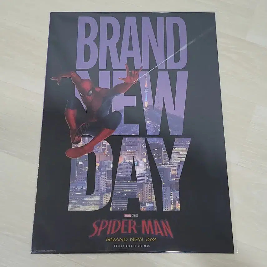 [BUNJANG] Spider-Man 3-Piece Set (Poster + Art Card + Pin Badge) / [전용박스 안전포장] 스파이더맨 3종 세트 (포스터+아트카드+핀뱃지)