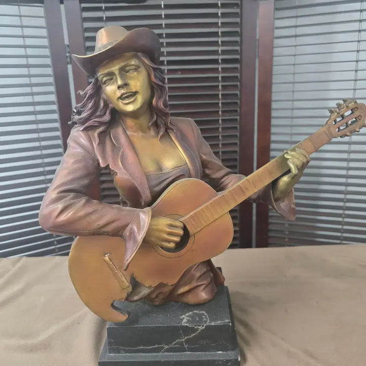 [BUNJANG] Vintage Woman Guitarist Sculpture Cold Cast Bronze Art Object / 빈티지 여성 통기타 연주자 조각상(아트오브제)