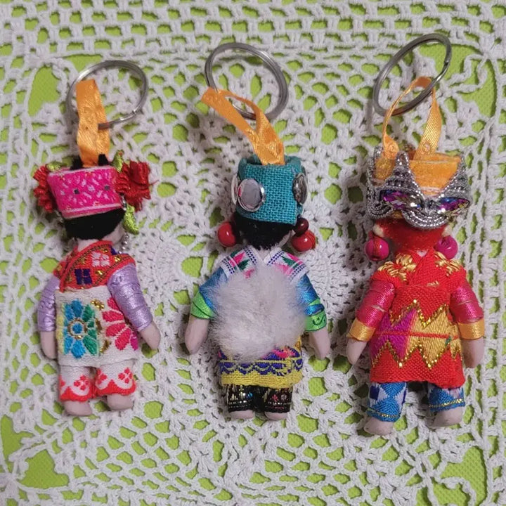 [BUNJANG] Ethnic Minority Traditional Dress Girl Doll Keychain Bundle Set / 소수민족 전통의상을 입고 있는 여아 키링 / 일괄판매 ( 수집품 )