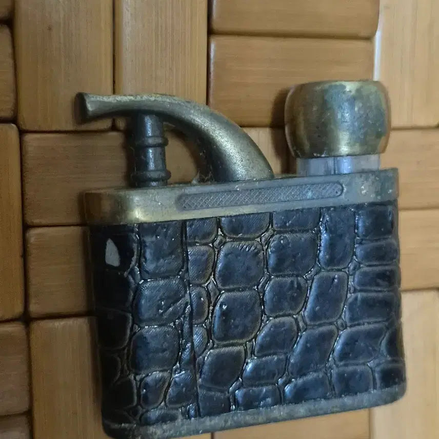 [BUNJANG] Vintage Eagle Engraved Lighter / 독수리 문양 빈티지 라이터
