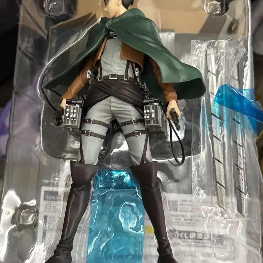 [BUNJANG] Attack on Titan Levi B Prize Acrylic Standee with Keychain / 진격의거인 리바이 B상