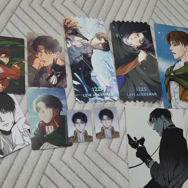 [BUNJANG] Attack on Titan Levi Photocard, Proof Photo, Postcard, Set / 진격의거인 리바이 티켓 포카 증사 엽서 전프레 비공굿 일괄 진격거