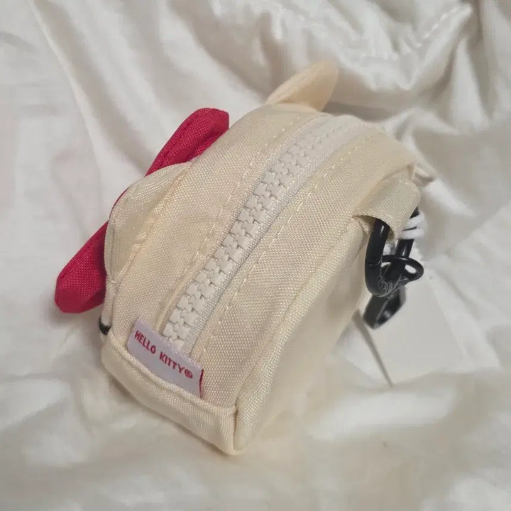 [BUNJANG] Baggu x Hello Kitty Coin Pouch Charm / baggu 바쿠 헬로키티 동전지갑 파우치 참