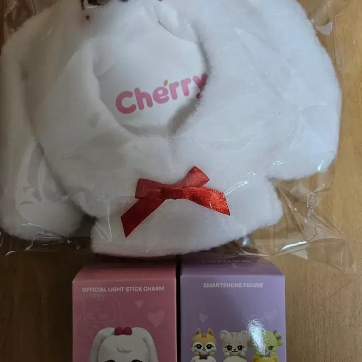 [BUNJANG] MINIBE Cherry Jang Wonyoung Lightstick Cape, Charm, and Holster Set / 미니브 팝업 체리 응원봉케이프,참,히퍼