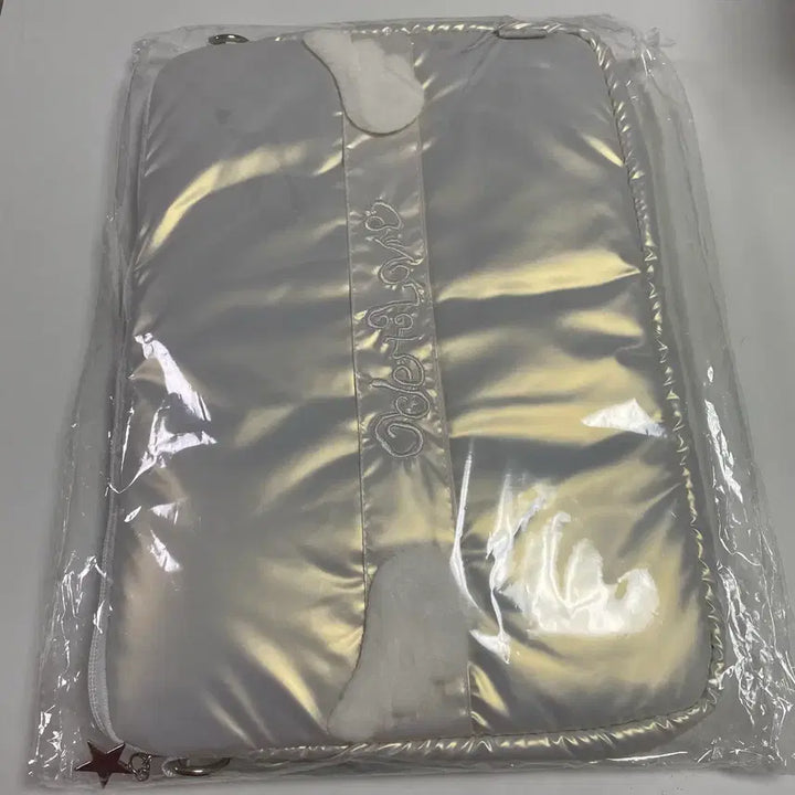 [BUNJANG] NCT WISH Odd To Love Shanghai Laptop Pouch New / [당일발송] 엔시티 위시 오드투러브 상하이 노트북 파우치 새상품