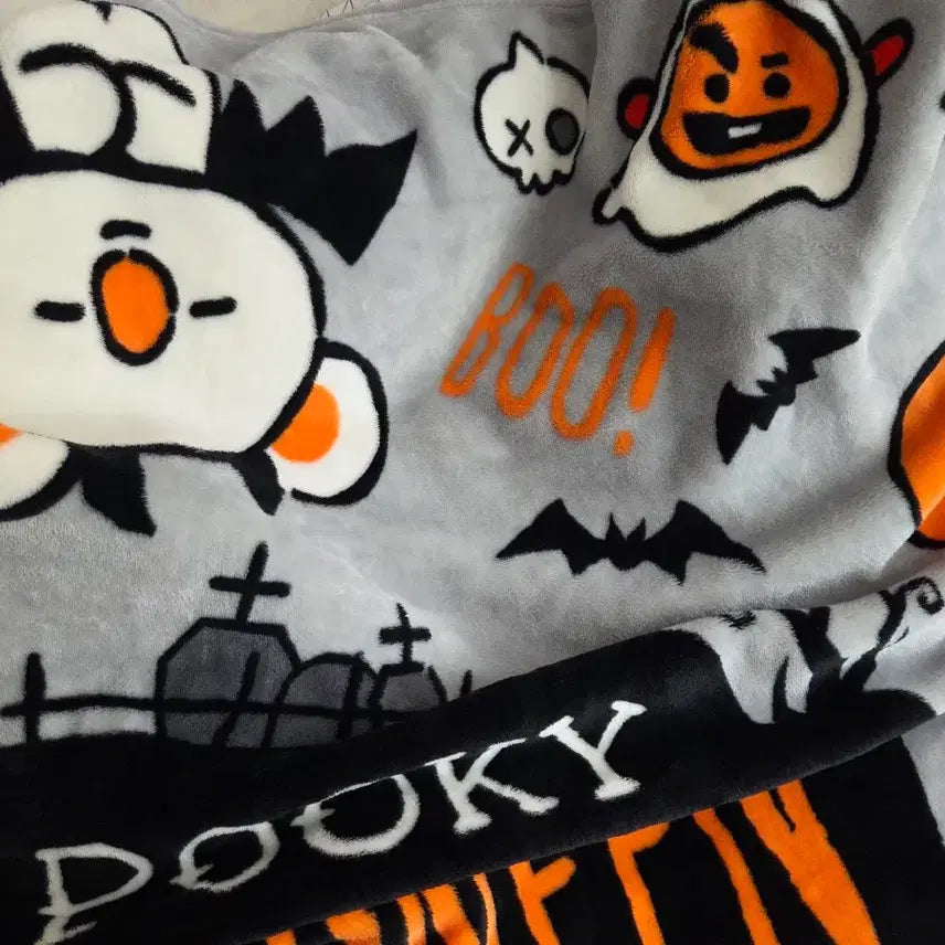 [BUNJANG] BT21 Halloween Blanket / BT21 할로윈 담요