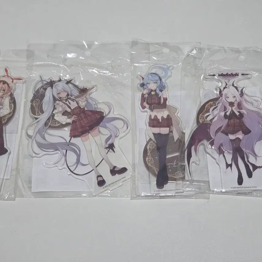 [BUNJANG] Blue Archive Official Atre Collaboration Valentine Acrylic Standee Set (Chinatsu, Ako, Iori, Hina) / [미개봉] 블루아카이브 공식 Atre 콜라보 발렌타인 아크릴 스탠드 아코 치나츠 히나 이오리