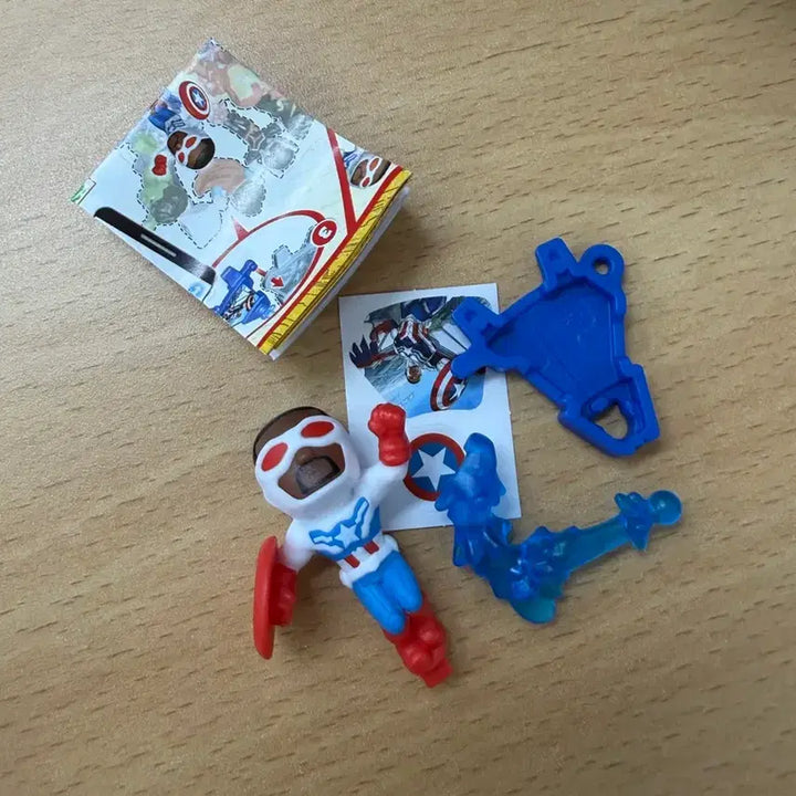[BUNJANG] Kinder Joy Marvel Captain America Figure / 킨더조이 마블 캡틴 아메리카 피규어