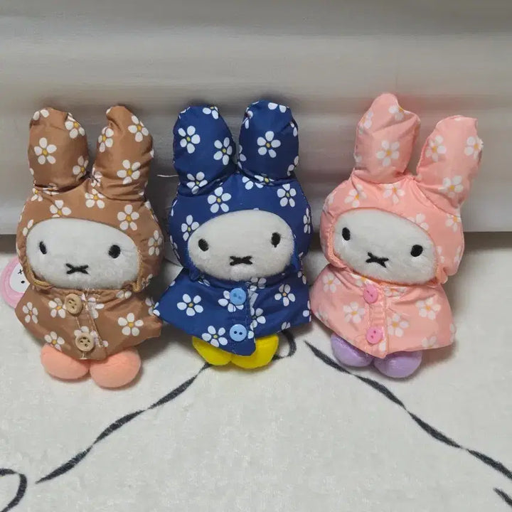 [BUNJANG] Miffy Stuffed Doll Keychain Flower Pattern Raincoat Set of 3 / 미피 인형 키링 꽃무늬 우비 3종 세트 새상품