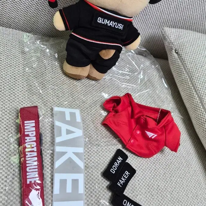 [BUNJANG] T1 x Chunsik Medium Plush Set with Faker Marking Paper &amp; Impact Amulet Strap / T1 x 춘식이 중형인형 세트 + 페이커 마킹지+임팩타뮨스트랩 일괄