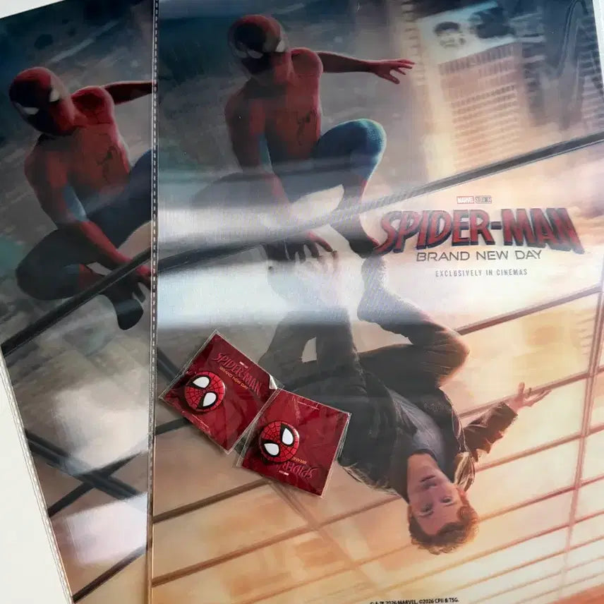 [BUNJANG] Spider-Man Brand New Day Lenticular Poster + Pin Set (Sealed Bundle) / [미개봉 일괄] 스파이더맨 브랜뉴데이 렌티큘러 포스터+핀뱃지