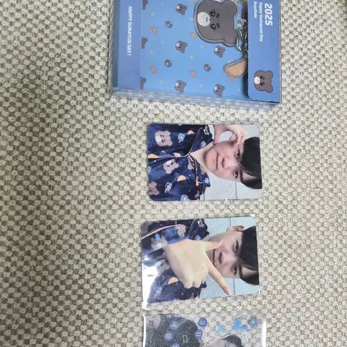 [BUNJANG] Gumayusi 2025 Birthday Acrylic Keyring Bundle Set with Special Photocards / 2025 구마유시 생일 아크릴 키링 (미개봉 새상품) - 키링 구매 시 증정된 특전 포토카드 2종 투명 프레임/데코 포토카드 1종 포카3종일괄