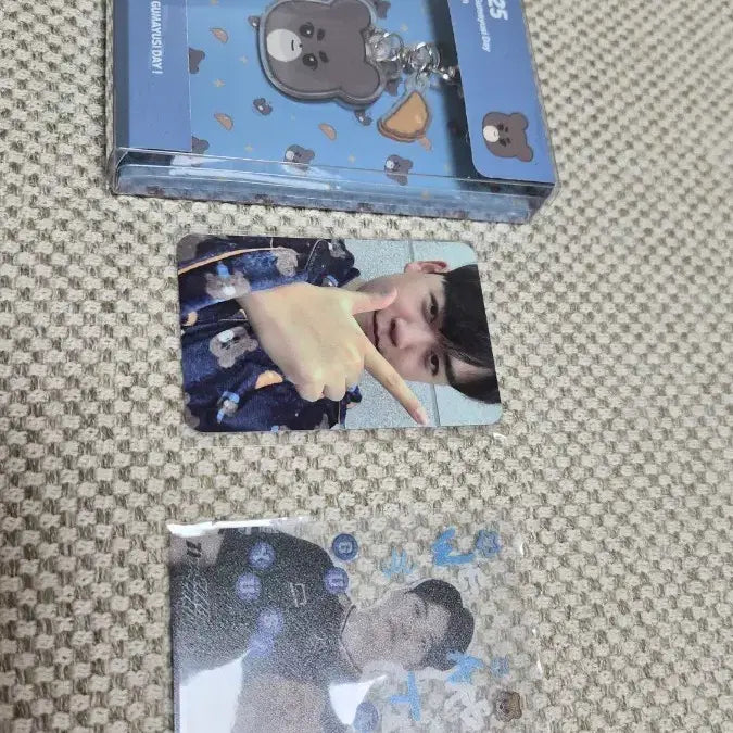 [BUNJANG] Gumayusi 2025 Birthday Acrylic Keyring Bundle Set with Special Photocards / 2025 구마유시 생일 아크릴 키링 (미개봉 새상품) - 키링 구매 시 증정된 특전 포토카드 2종 투명 프레임/데코 포토카드 1종 포카3종일괄