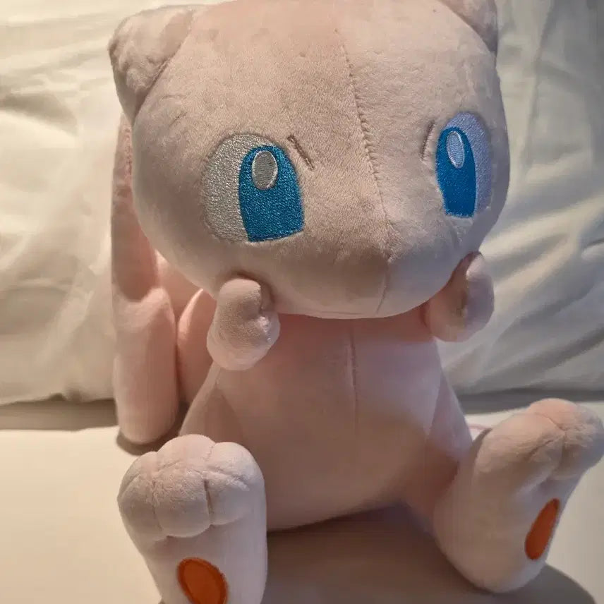 [BUNJANG] Pokemon Mew Plush Toy and Trading Card Bundle / 새상품) 포켓몬스터 뮤 인형 뮤츠 피규어 포켓몬카드 리자몽 황금 피카츄 띠부띠부