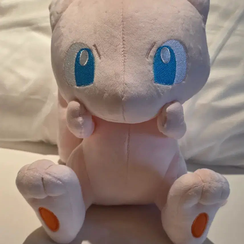 [BUNJANG] Pokemon Mew Plush Toy and Trading Card Bundle / 새상품) 포켓몬스터 뮤 인형 뮤츠 피규어 포켓몬카드 리자몽 황금 피카츄 띠부띠부