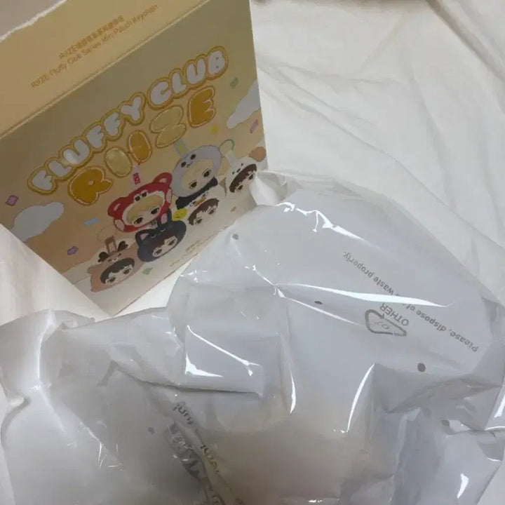 [BUNJANG] RIIZE Fluffy Club Pouch Keyring / 팝마트라이즈 파우치 키링