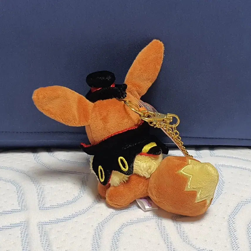 [BUNJANG] Pokemon Center Halloween Time Eevee Plush Keychain / [정품] 포켓몬센터 포켓몬 할로윈 타임 이브이 인형 키링