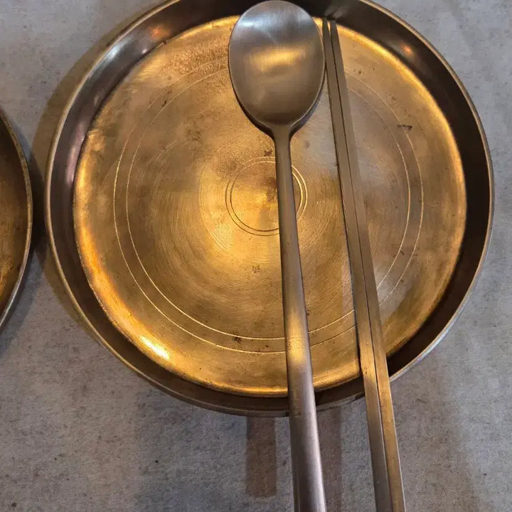 [BUNJANG] Vintage Brass Water Trays and Cutlery Set (2 Sets) / 옛날 유기 물쟁반과 유기수저 2세트