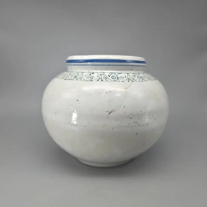 [BUNJANG] Antique Joseon Dynasty White Porcelain Iron-Painted Green Celadon Grape Motif Medium Jar / 골동품 근대사 진품 백자 철화 녹청화 포도문 중형호