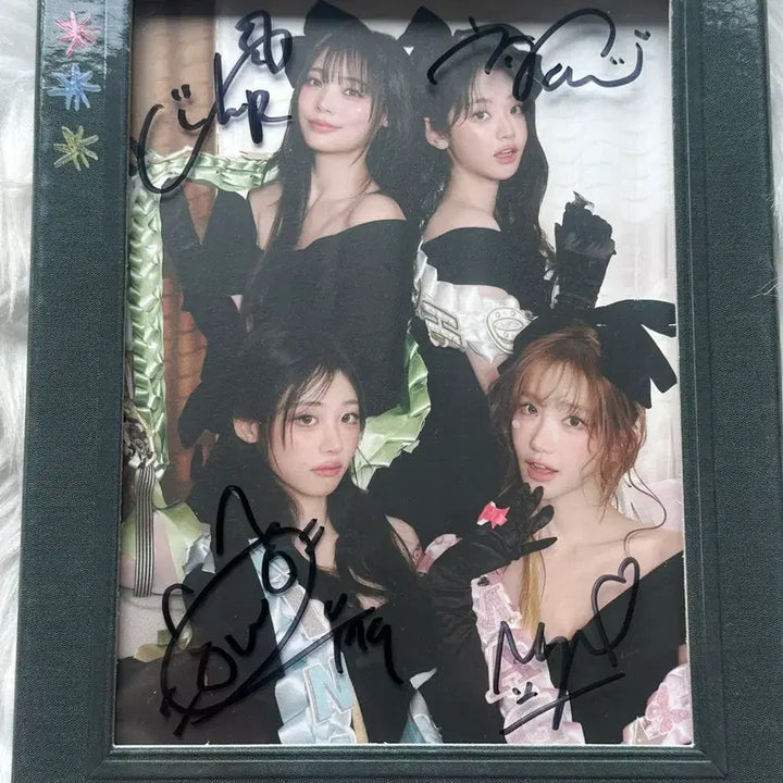 [BUNJANG] QWER Autographed Album / QWER 친필 싸인 앨범