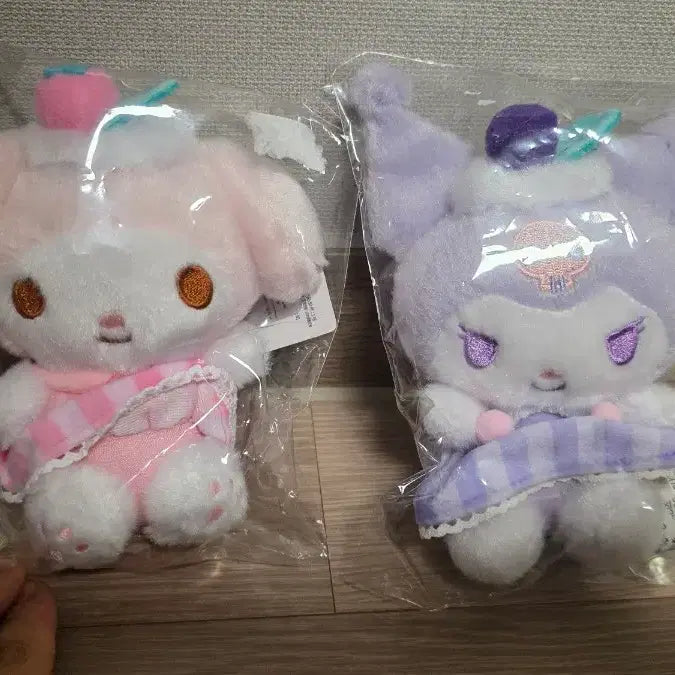 [BUNJANG] Kuromi My Melody Dessert Keychain Doll Set / 쿠로미, 마이멜로디 디저트 키링 인형세트
