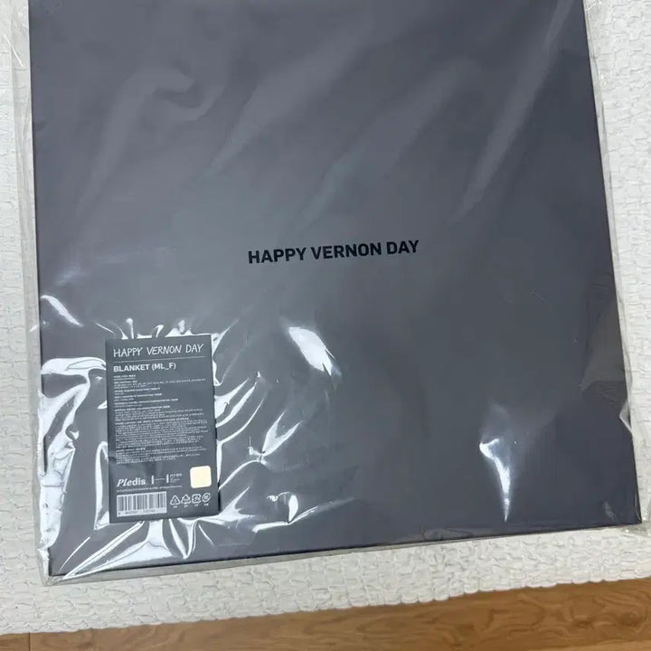 [BUNJANG] SEVENTEEN Vernon Birthday Box Blanket / 세븐틴 버논 생일 박스 담요 브랑켓