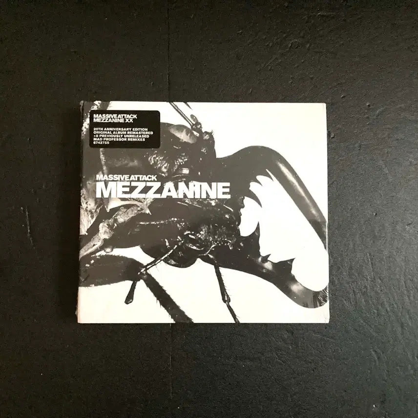 [BUNJANG] Massive Attack Mezzanine 20th Anniversary Deluxe Edition 2CD (Sealed) / 매시브어택-Mezzanine 20주년 딜럭스 미개봉2CD