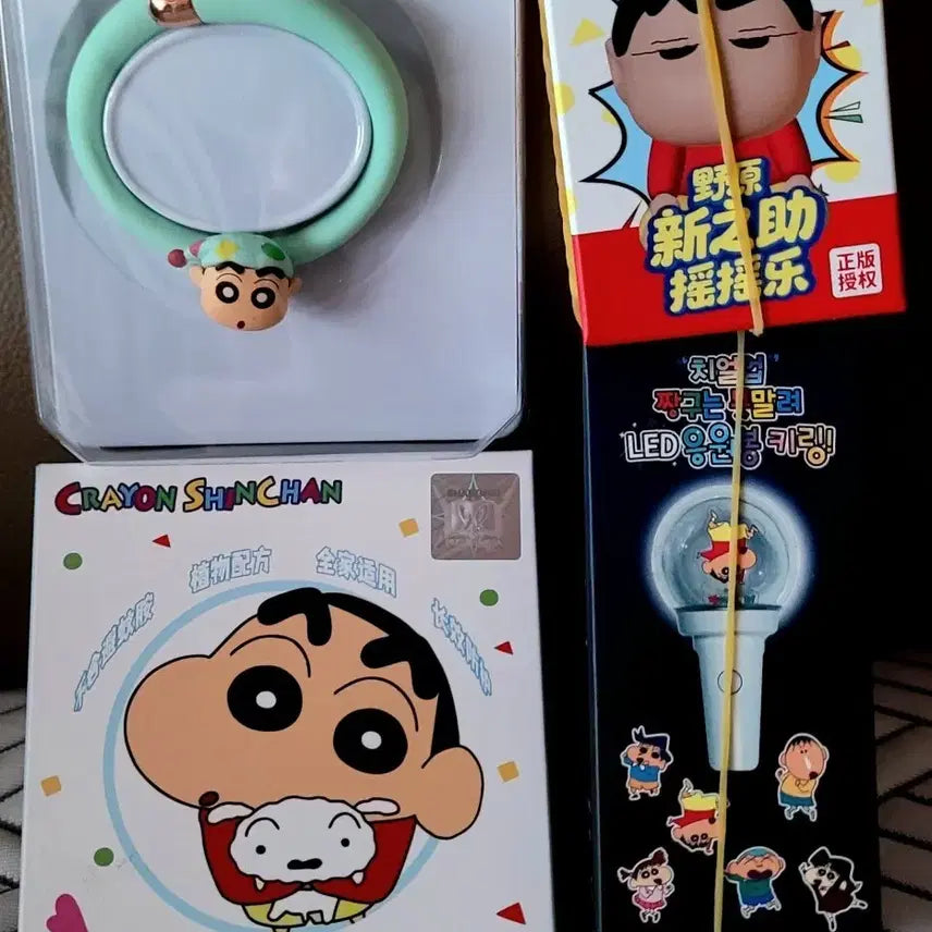 [BUNJANG] Crayon Shin-chan LED Lightstick Keyring, Mosquito Repellent Bracelet &amp; Wobble Figure Set / 짱구는 못말려 LED 응원봉 키링 &amp; 모기퇴치 팔찌 &amp; 짱구 흔들이 피규어 (새상품)