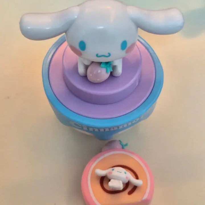 [BUNJANG] Sanrio Cinnamoroll Cake Figure / [소장품] 산리오 랜덤 피규어 > 시나모롤 케이크 피규어