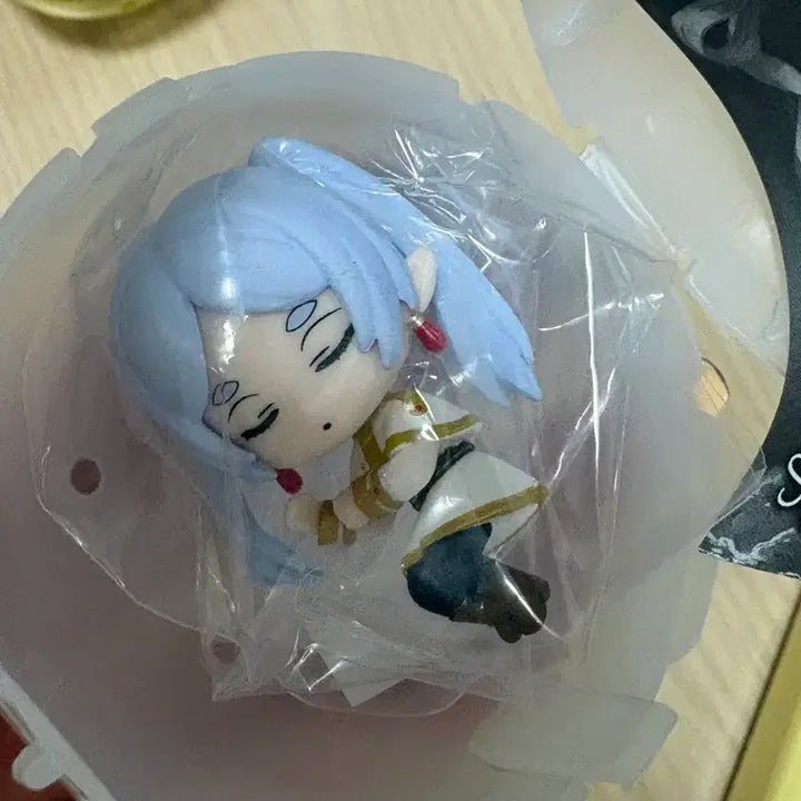 [BUNJANG] Frieren: Albedo Sleeping Ver. Gacha Figure / 프리렌 네무라세타이 가챠 피규어