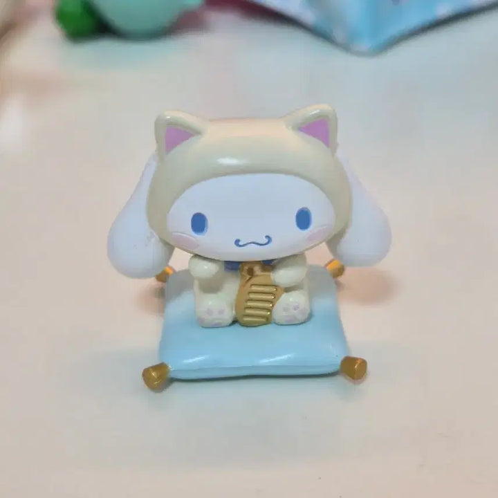 [BUNJANG] Sanrio Cinnamonroll Retro Cat Figure / [소장품] 산리오 랜덤 피규어 > 시나모롤 복고양이 피규어