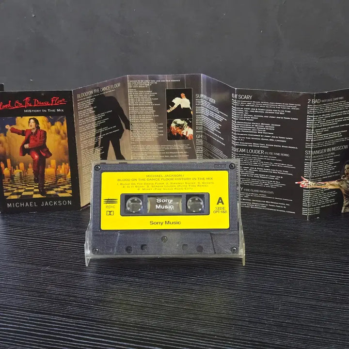 [BUNJANG] Michael Jackson Blood on the Dance Floor / History in the Mix Cassette Tape / (카세트테이프) 마이클잭슨 Michael Jackson - Blood On The Dance Floor / History In The Mix