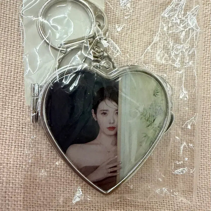 [BUNJANG] J.estina IU Rocket Pendant Keyring (Sealed) / 미개봉) 제이에스티나 아이유 로켓 펜던트 키링