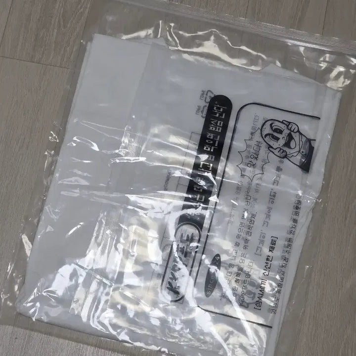 [BUNJANG] KongKongBabBab KKPP Food T-Shirt L (Sealed) / 콩콩밥밥 KKPP푸드 티셔츠 L (미개봉)