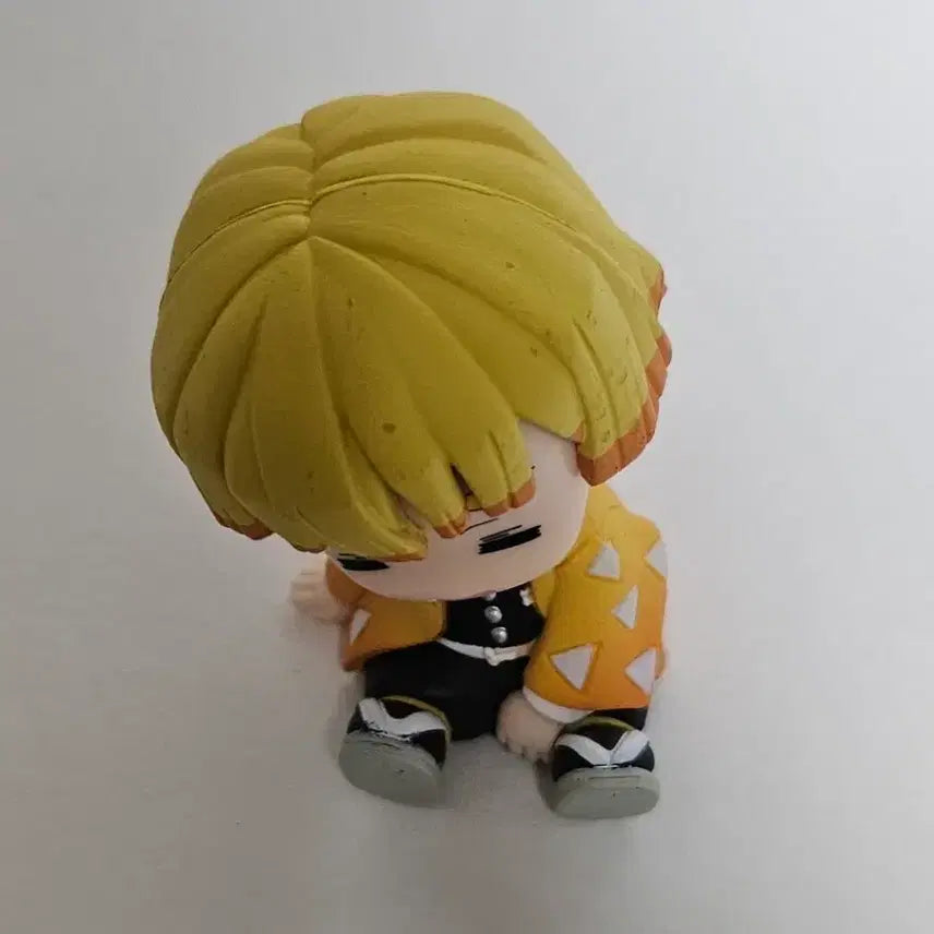 [BUNJANG] Zenitsu Shoulder Hug Gacha Figure / 젠이츠 어깨쿵 가챠 피규어