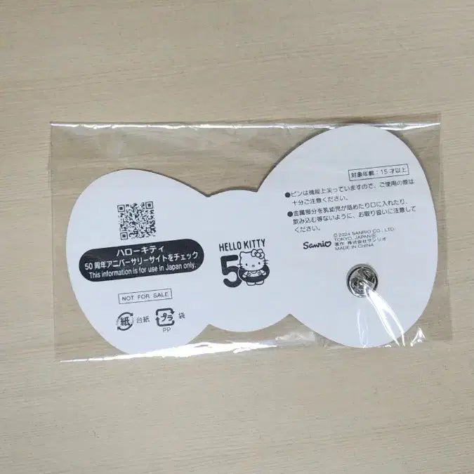 [BUNJANG] Hello Kitty 50th Anniversary Pin Badge / 헬로키티 50주년 기념 핀뱃지