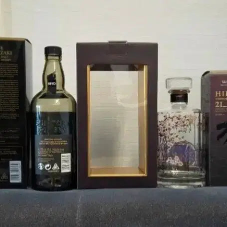 [BUNJANG] Suntory Yamazaki 12 Year, 18 Year, Hibiki Japanese Harmony, 21 Year Whiskey Empty Bottles with Cases Bundle / 야마자키 12년, 18년 / 히비키 재패니스 하모니, 21년 위스키 공병