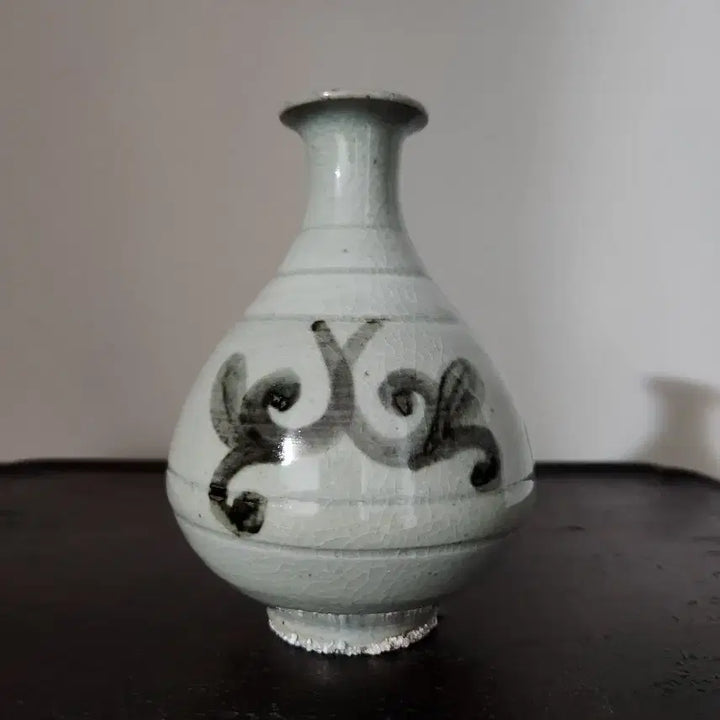 [BUNJANG] Buncheong Ware Iron-Painted Three-Leaf Motif Vase / [은은한 멋, 삼엽문 모래굽 분청 주병]