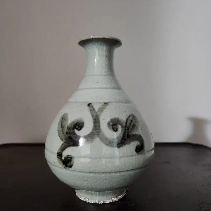 [BUNJANG] Buncheong Ware Iron-Painted Three-Leaf Motif Vase / [은은한 멋, 삼엽문 모래굽 분청 주병]
