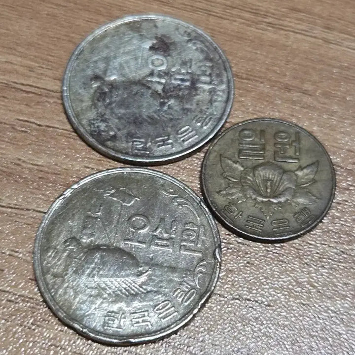 [BUNJANG] Vintage Korean 1 Won and 50 Hwan Coins (1967) / 옛날 1원50환 동전 (1967년, 4292, 4294년)