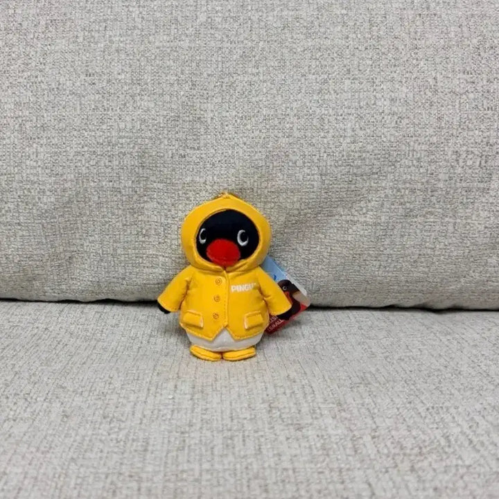 [BUNJANG] Pingu Yellow Raincoat Bag Charm 10cm Keyring Plush / 정품 핑구 노란 우비 가방고리 10cm 키링 인형