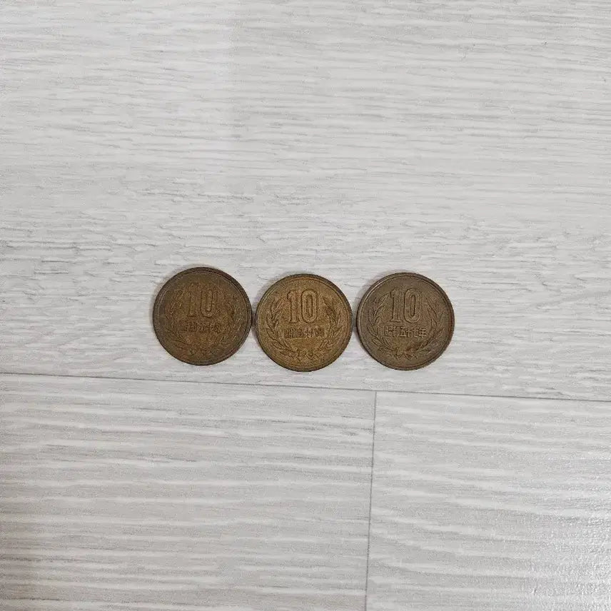 [BUNJANG] Vintage Japanese 10 Yen Coin Bundle (3 Coins) / 일본 오래된 10엔 동전 3개