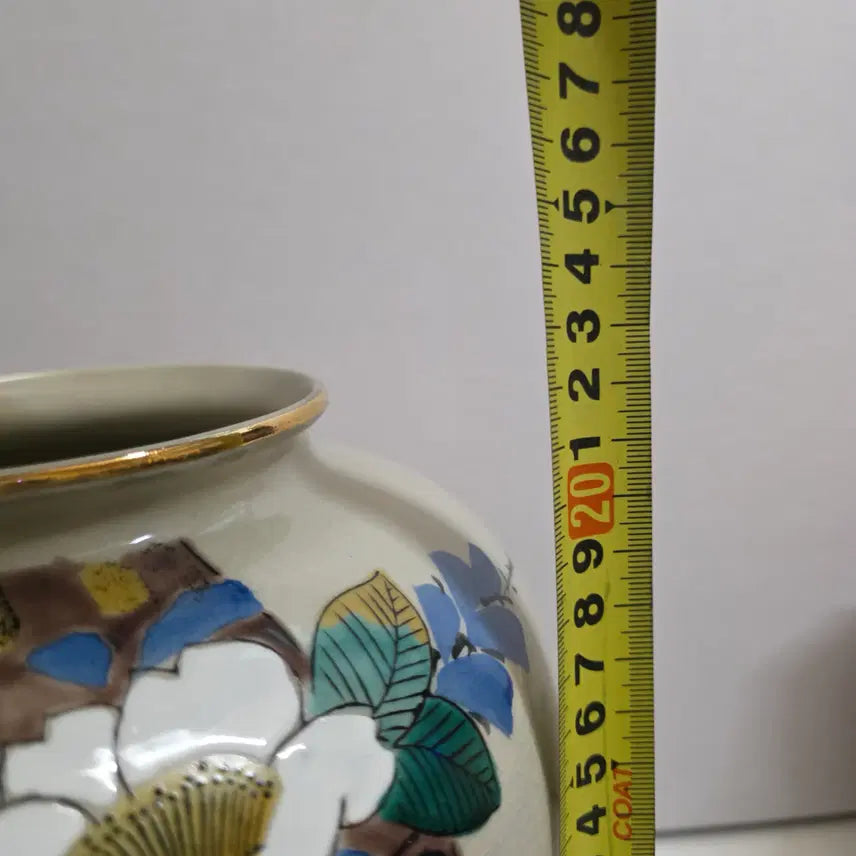 [BUNJANG] Japanese Traditional Celadon Vase with Bird and Flower Motif and Gold Embellishments / 일본전통 도자기 화조문 금채 도자기 화병